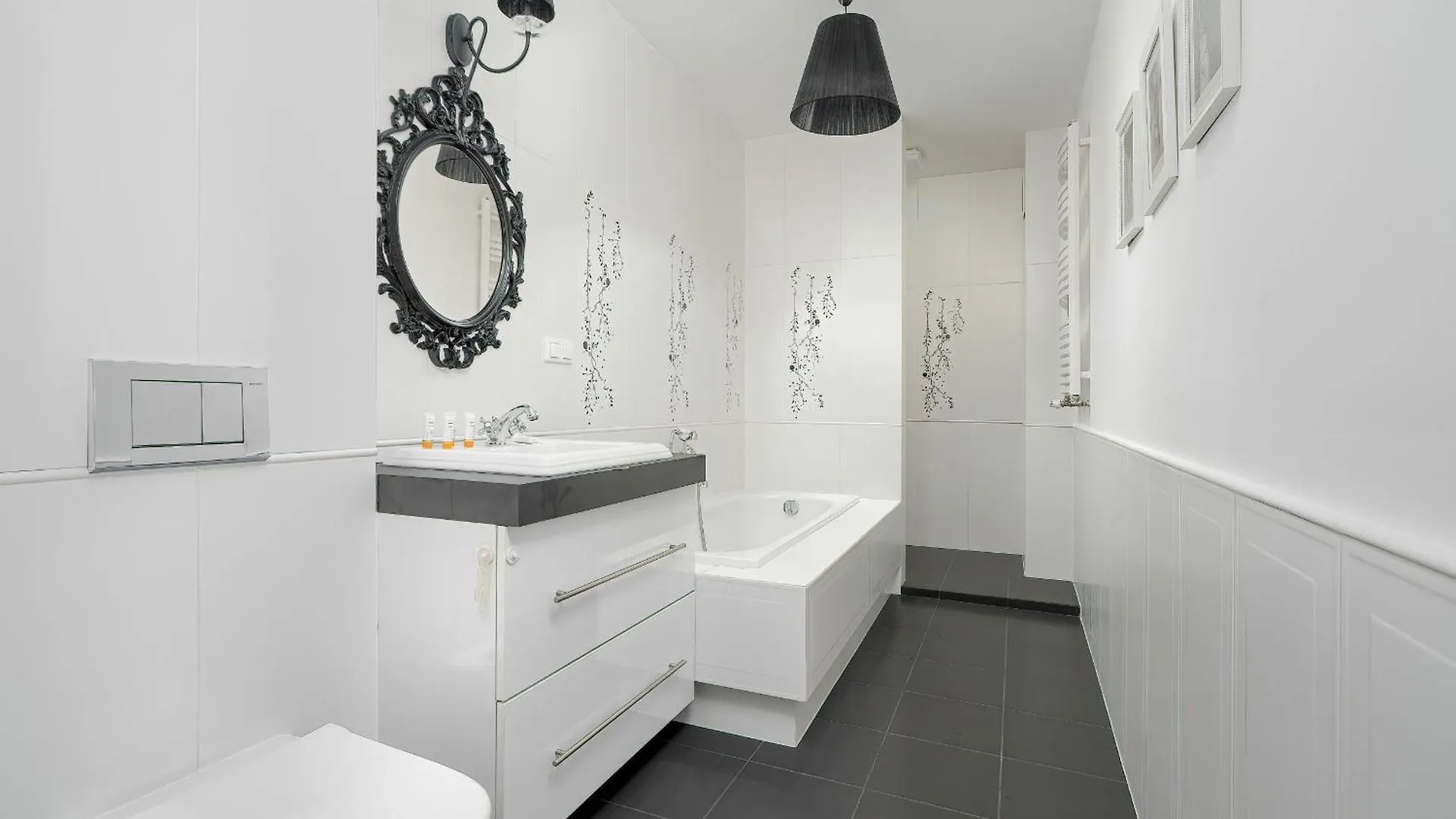 Spacious & Bright Apartment With Parking Poznan By Noclegi Renters