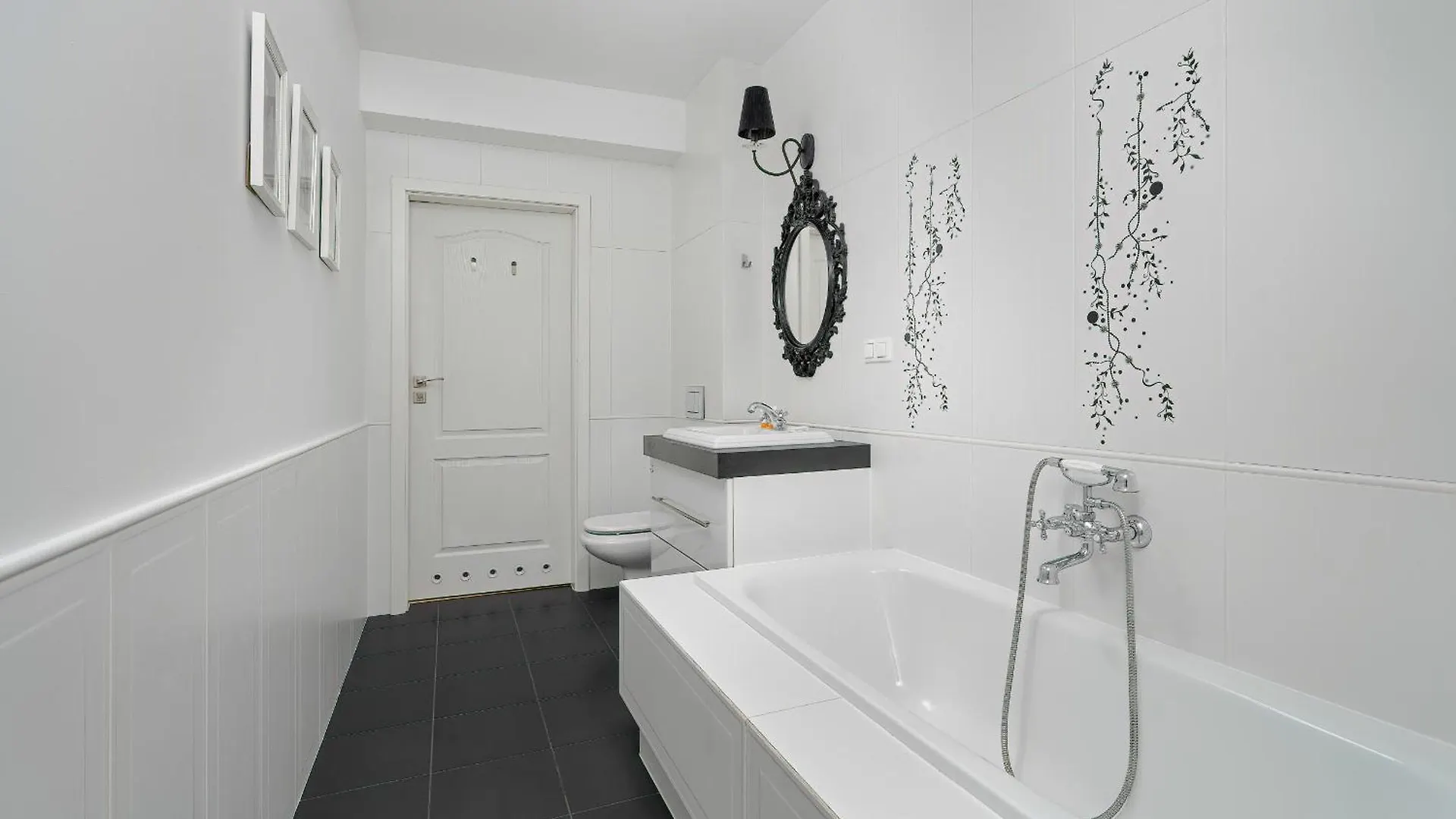 Spacious & Bright Apartment With Parking Poznan By Noclegi Renters 0*,