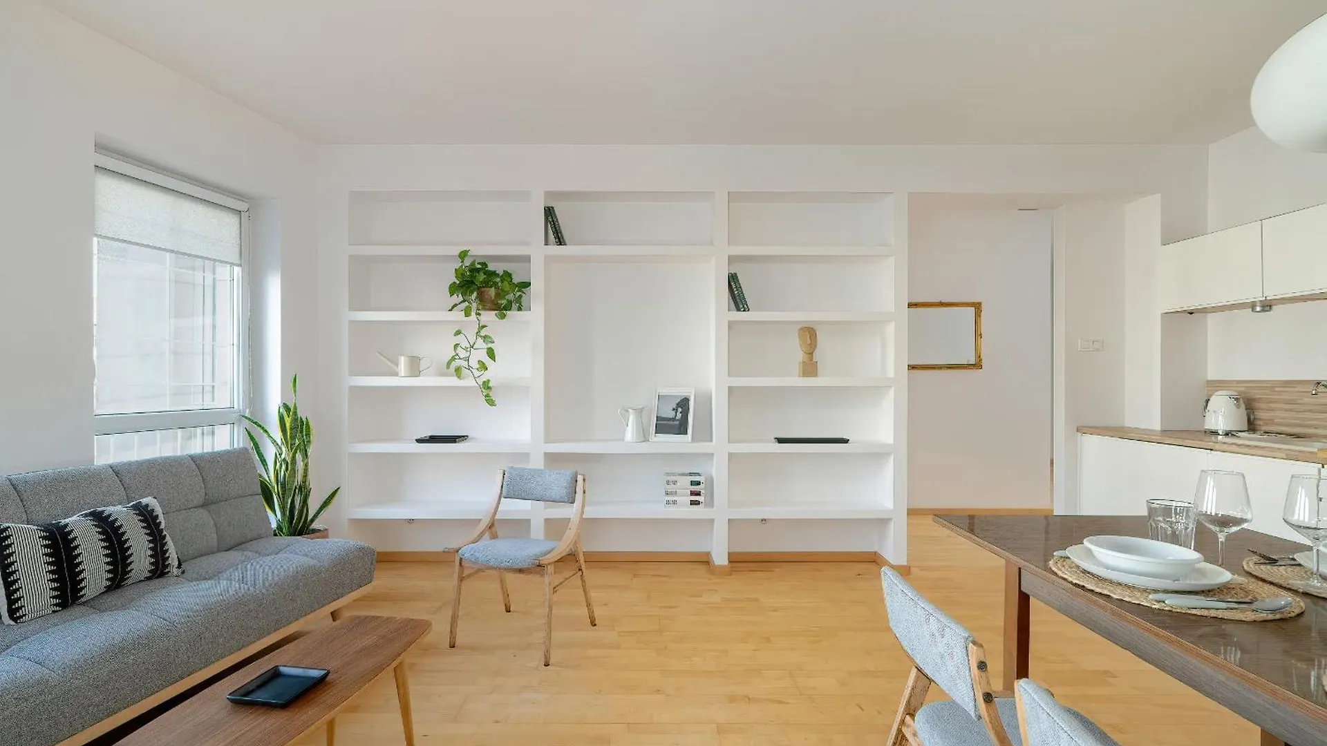 Spacious & Bright Apartment With Parking Poznan By Noclegi Renters