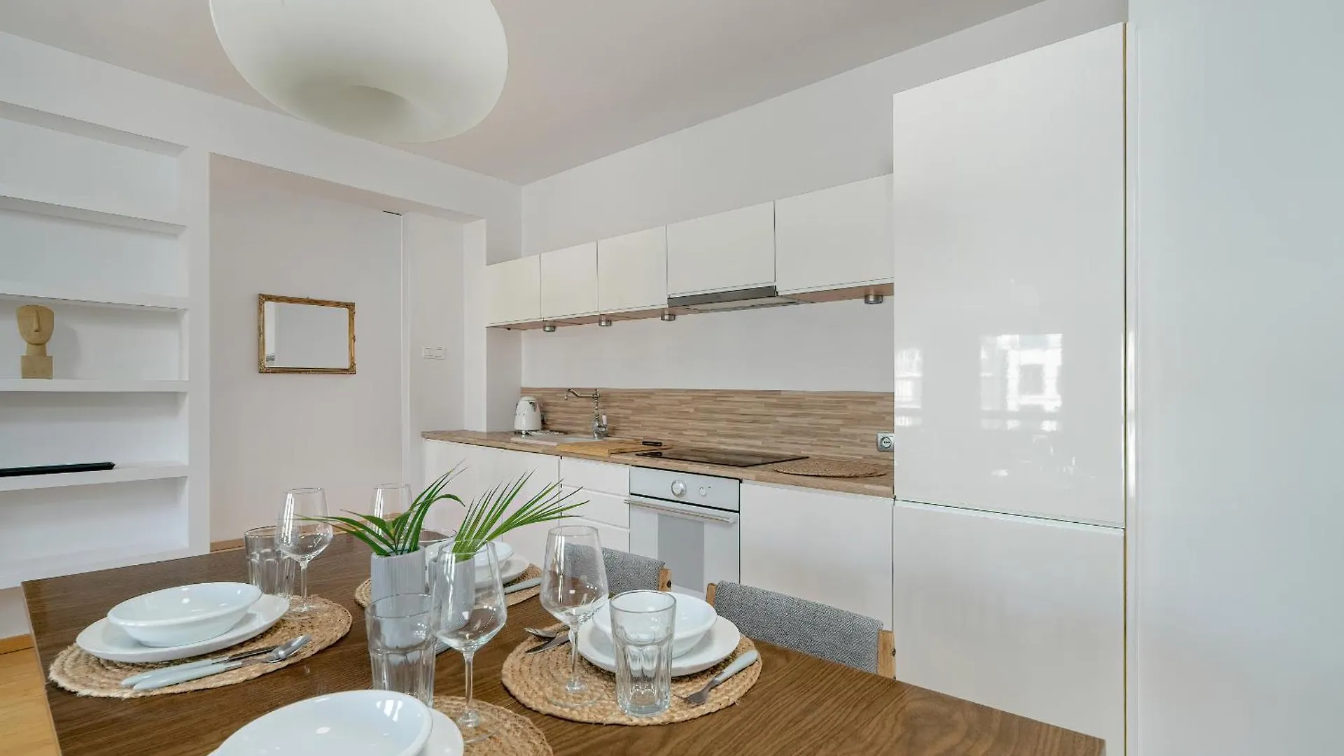 Spacious & Bright Apartment With Parking Poznan By Noclegi Renters