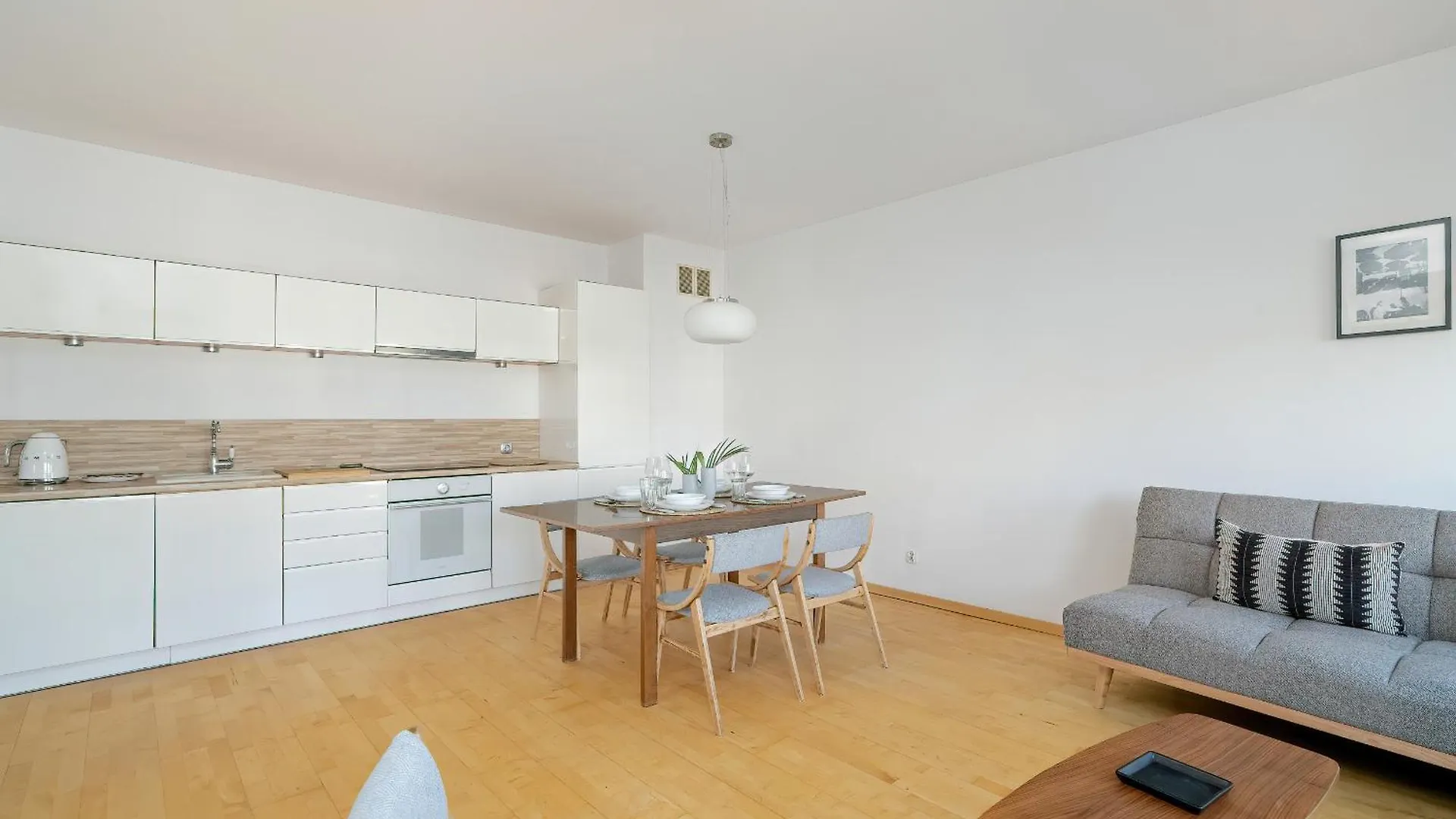 Spacious & Bright Apartment With Parking Poznan By Noclegi Renters