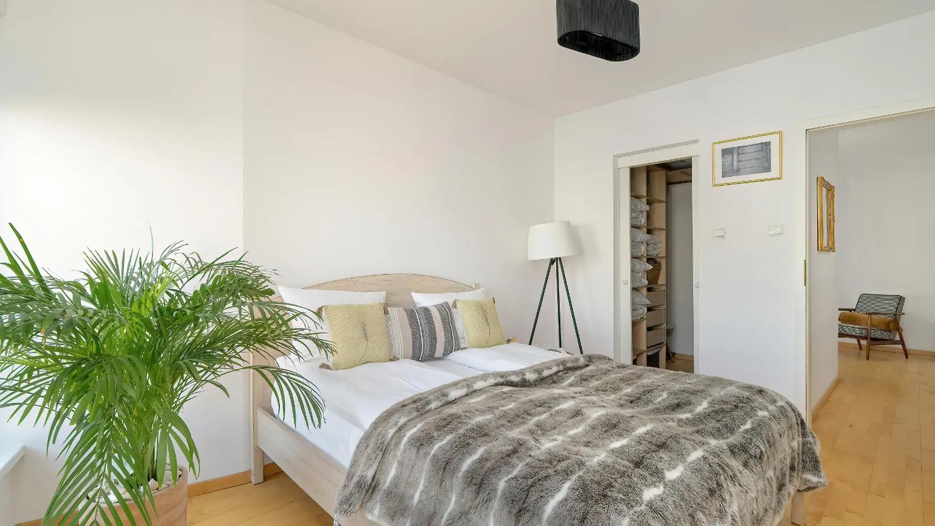 Spacious & Bright Apartment With Parking Poznan By Noclegi Renters