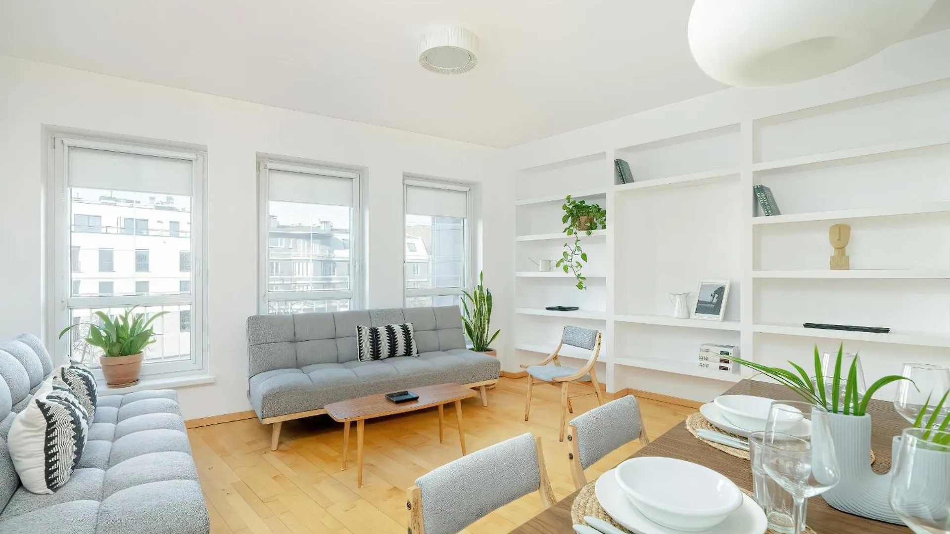 Spacious & Bright Apartment With Parking Poznan By Noclegi Renters