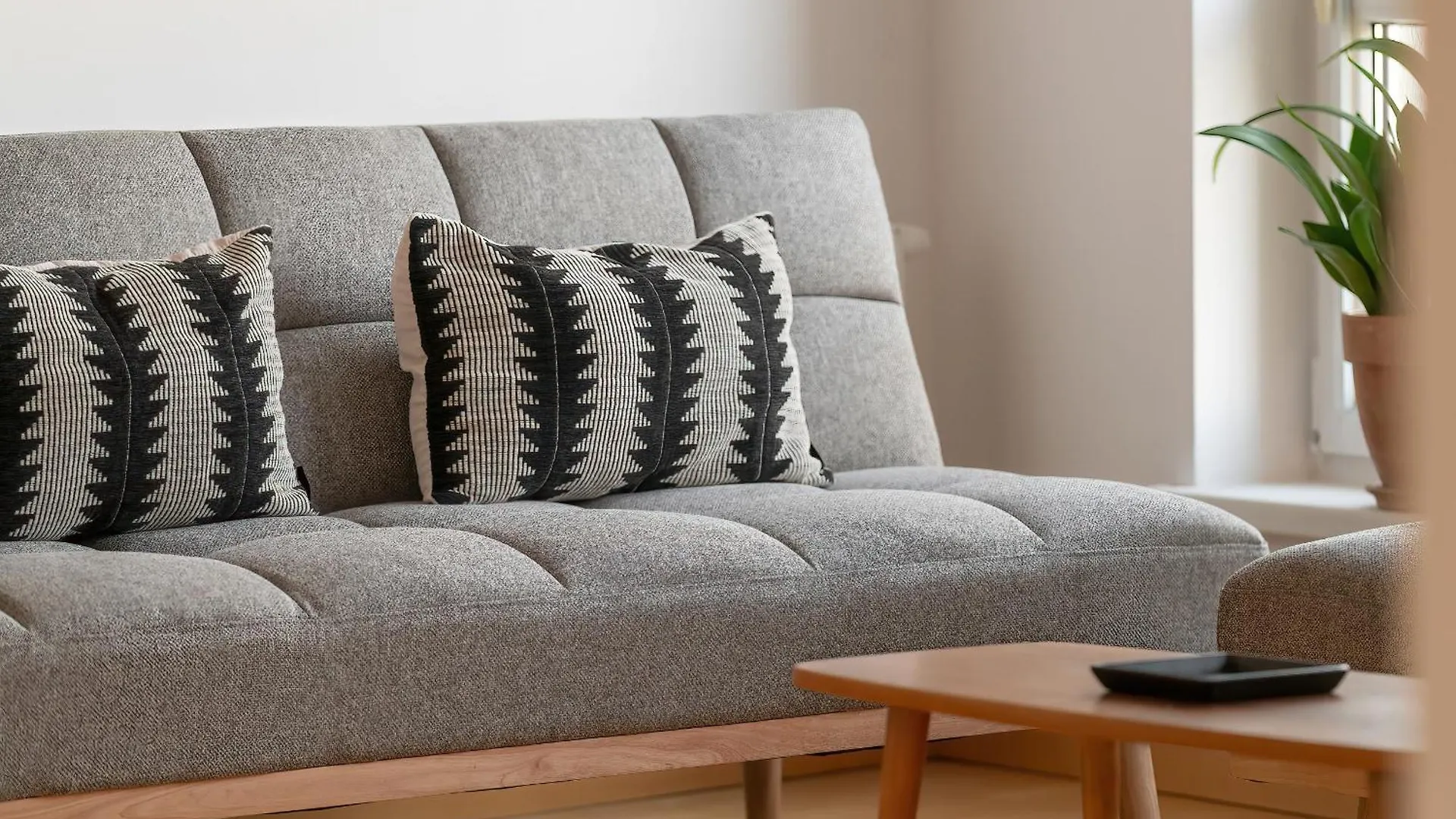 Spacious & Bright Apartment With Parking Poznan By Noclegi Renters location